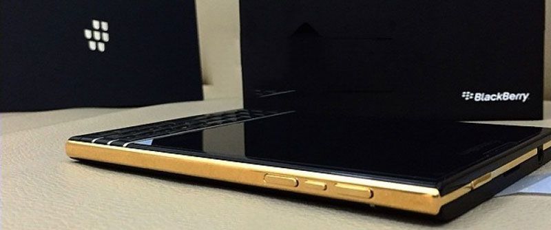 BlackBerry-Passport-Gold-01