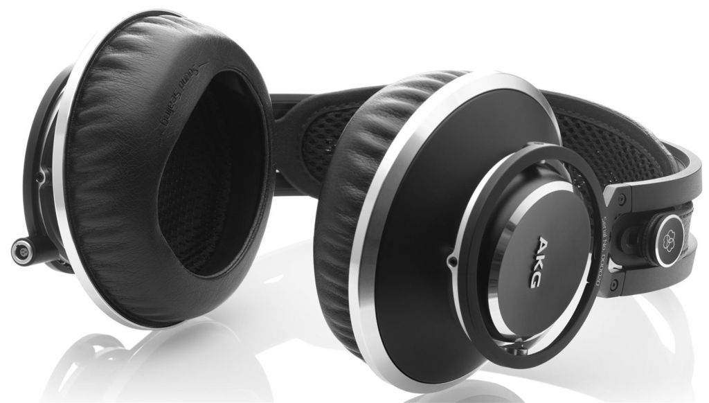 AKG K872