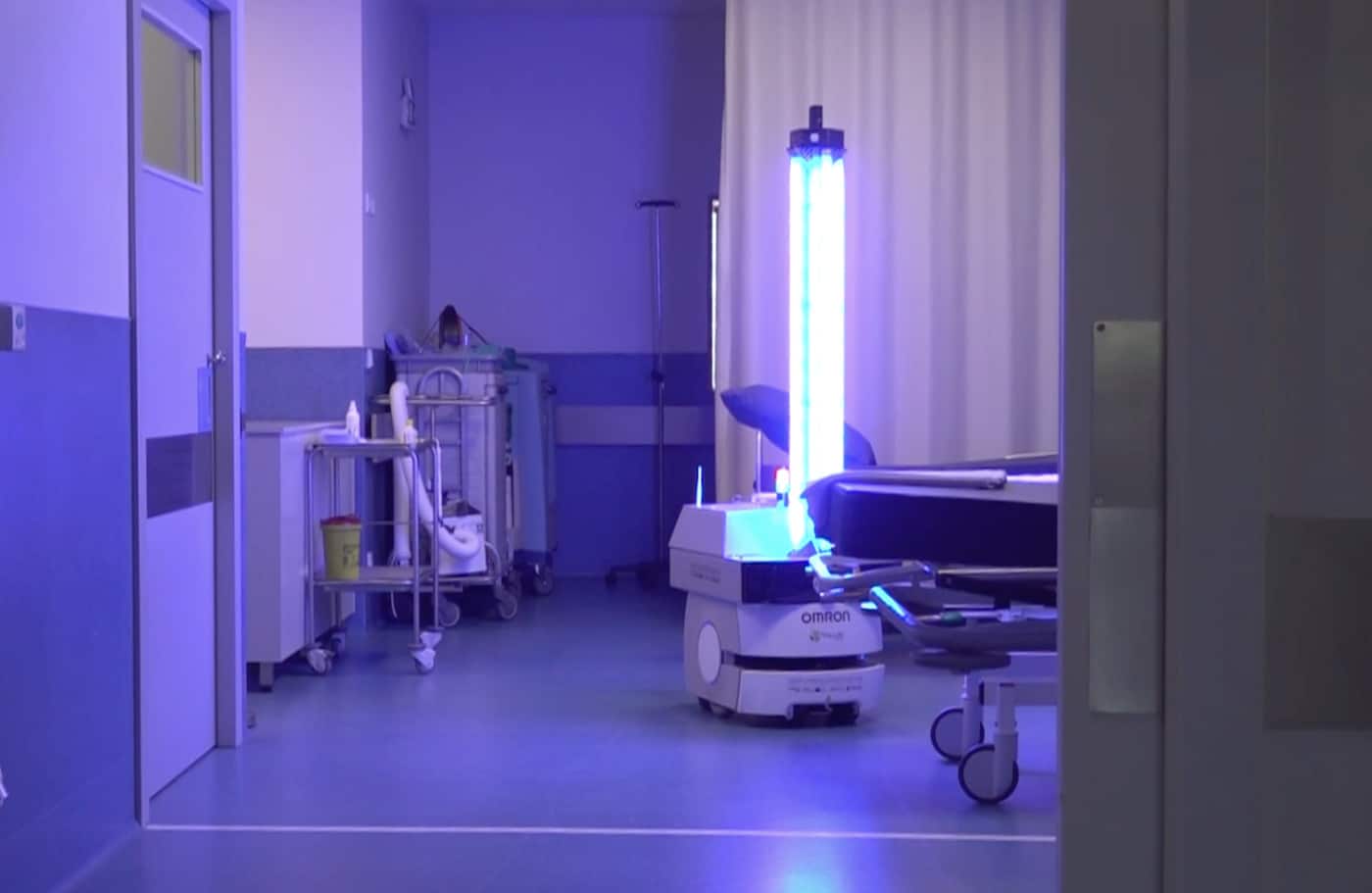 Robot utiliza luz ultravioleta