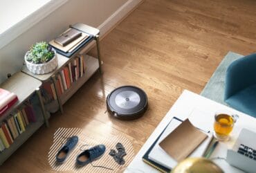 Roomba j7_Shoes & Socks Detection