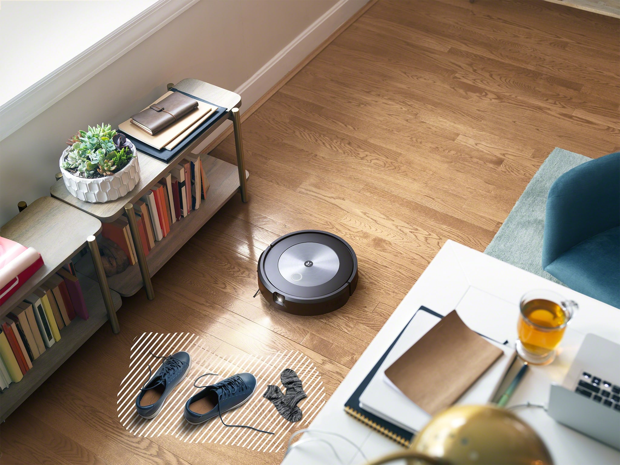 Roomba j7_Shoes & Socks Detection