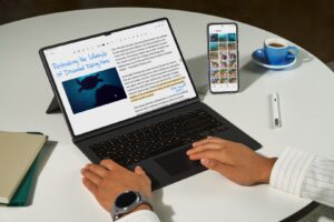 094_Galaxy_T9UB5S_pen_pro_2_hands-on_beigegraphite_HI (Large)