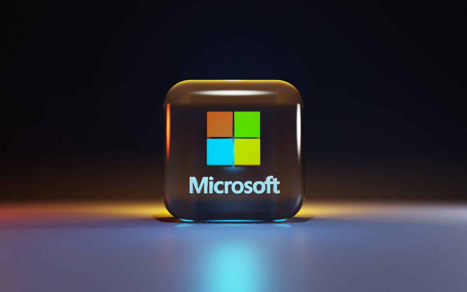 Cubo transparente com o logo da Microsoft