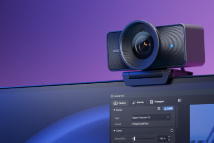 Facecam_4K_Lifestyle_Shot_01_C