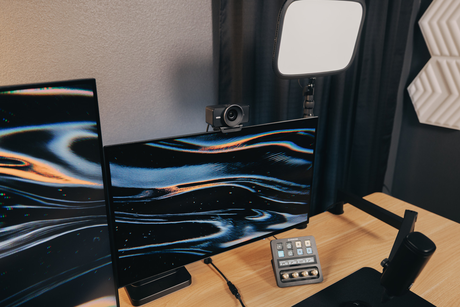 Facecam_4K_Lifestyle_Shot_05
