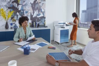 HP_6828_Enterprise_Conference_Citrine_0423-1_V01b_M1830696 (Grande)