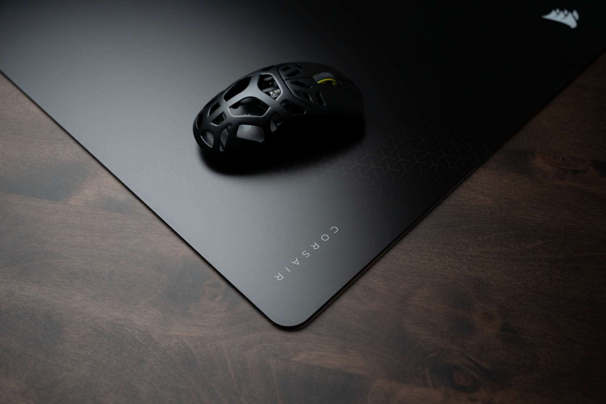 Corsair MM GLASS Black - Lower Right Corner 05