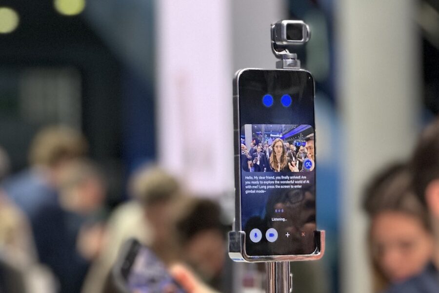 ©PCGuia | Robot Phone