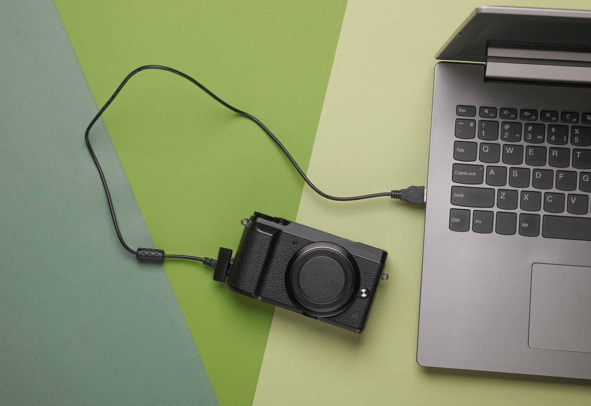 5 formas de usar a ligação USB da sua câmara para além de carregar a bateria