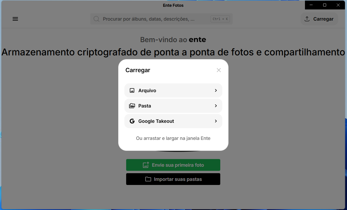 Modal central 'Carregar' com opções Arquivo, Pasta e Google Takeout; fundo mostra a tela de armazenamento criptografado de fotos