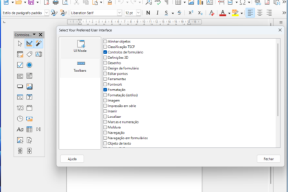 Screenshot of LibreOffice Writer with the 'Select Your Preferred User Interface' dialog open, showing UI Mode and Toolbars options with 'Formatação' checked.