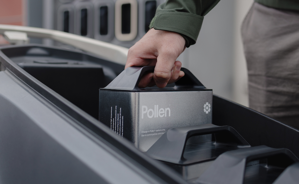 Startup portuguesa Pollen lança um sistema universal de troca de baterias para motas eléctricas