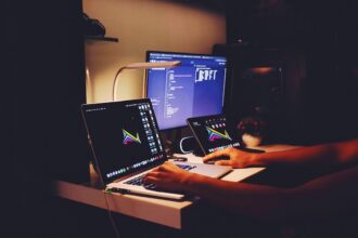 destaque_20260511_Vibe_coding_está_a_criar_cada_vez_mais_problemas_de_segurança_unsp_5kr1HBdPc5Y_regular