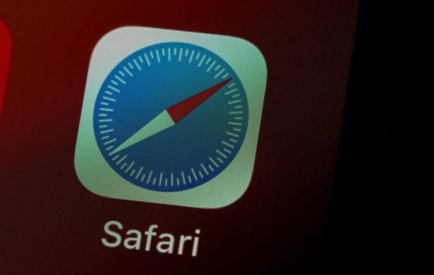 Safari app icon featuring a blue compass inside a rounded square, with the word Safari beneath.