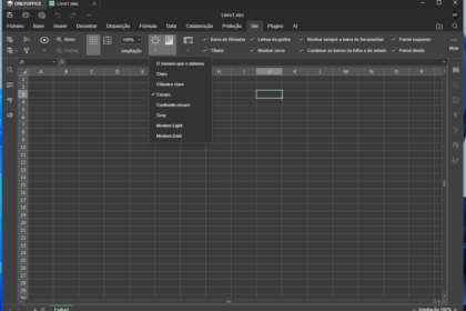 Dark-themed Excel window with a theme-selection menu open, listing options like Claro, Escuro, and Contraste escuro in Portuguese.