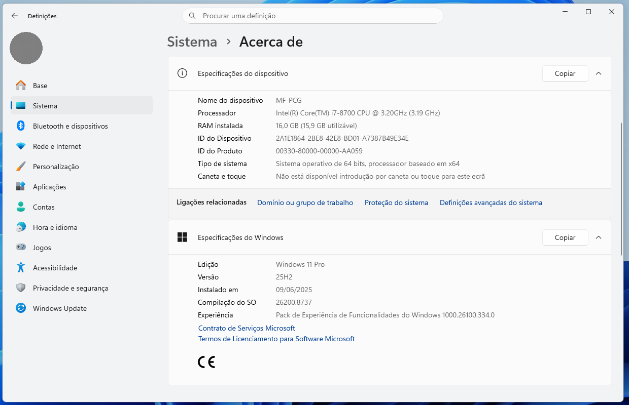 Página de 'Sobre' do sistema Windows 11, mostra informações do dispositivo e do Windows (edição, versão, compilação)