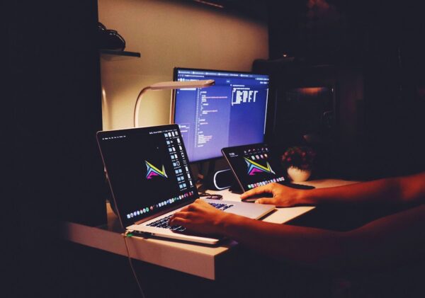 destaque_20260511_Vibe_coding_está_a_criar_cada_vez_mais_problemas_de_segurança_unsp_5kr1HBdPc5Y_regular